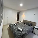 Urban, Quiet Flat For Digital & Remote Nomads *