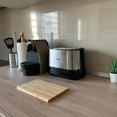 Urban, Quiet Flat For Digital & Remote Nomads アパート *